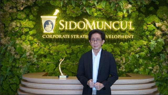 Direktur Sido Muncul Irwan Hidayat yang terima penghargaan Green Leadership dari KLHK. Foto: dok. Sido Muncul