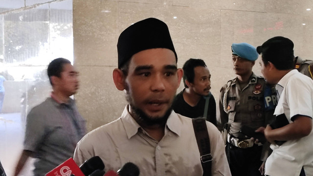 Ketum Forum Umat Islam Bersatu, Rahmat Himran mengadukan Mendag Zulkifli Hasan di Bareskrim Polri, Kamis (21/12/2023). Foto: Jonathan Devin/kumparan