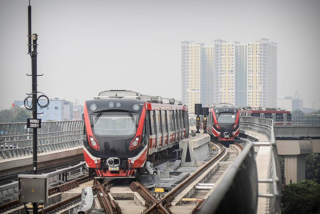 Ilustrasi jadwal LRT Cibubur Desember 2023. Foto: Jamal Ramadhan/kumparan