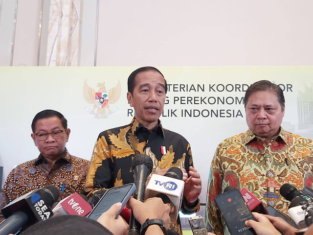 Presiden Jokowi usai menghadiri Economic Outlook di St Regis Hotel. Foto: Nadia Riso/kumparan