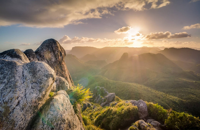 Destinasi Wisata Watu Payung. Foto hanya ilustrasi, bukan gambar sebenarnya. Sumber: Unsplash/ Jasper Boer.