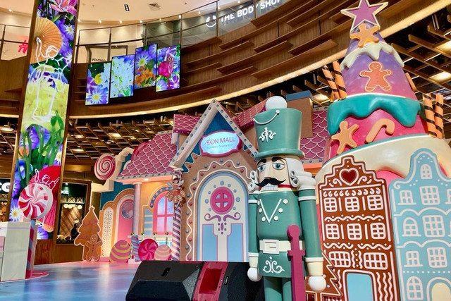 Nutcracker hingga Santa Klaus hadir di AEON Mall Tanjung Barat. Foto: Dok. AEON Mall Tanjung Barat