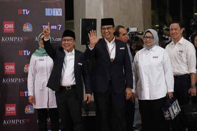 Paslon nomor urut 01 Anies Baswedan-Muhaimin Iskandar tiba di JCC Senayan, Jakarta, jelang debat Cawapres, Jumat (22/12/2023). Foto: Iqbal Firdaus/kumparan