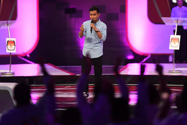 Calon wakil presiden nomor urut 2 Gibran Rakabuming Raka menyampaikan gagasannya saat debat calon wakil presiden Pemilu 2024 di JCC, Jakarta, Jumat (22/12/2023). Foto: Akbar Nugroho Gumay/ANTARA FOTO