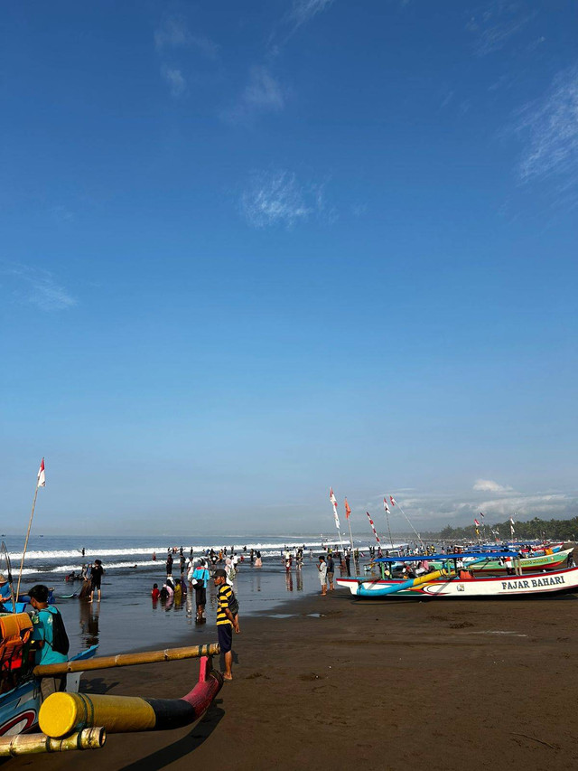 Sumber : Dokumentasi Pribadi (Pantai Barat Pangandaran)