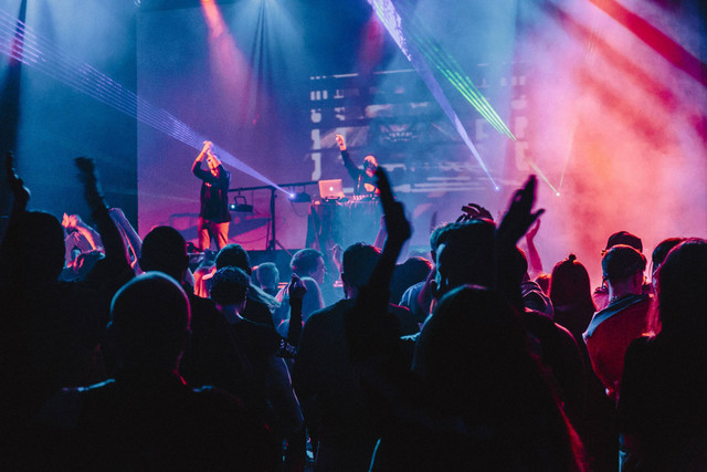 Ilustrasi Lokasi Konser Jonas Brothers di Indonesia, Foto: Unsplash/Aleksandr Popov