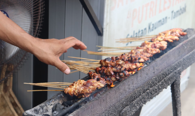 Sate jando gasibu. Foto hanya ilustrasi, bukan tempat sebenarnya. Sumber: Unsplash/Mufid Majnun