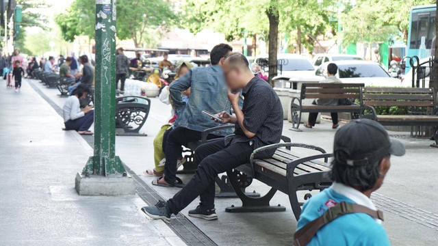 Ilustrasi seorang pengunjung Malioboro sedang merokok. Foto: Arif UT/Pandangan Jogja