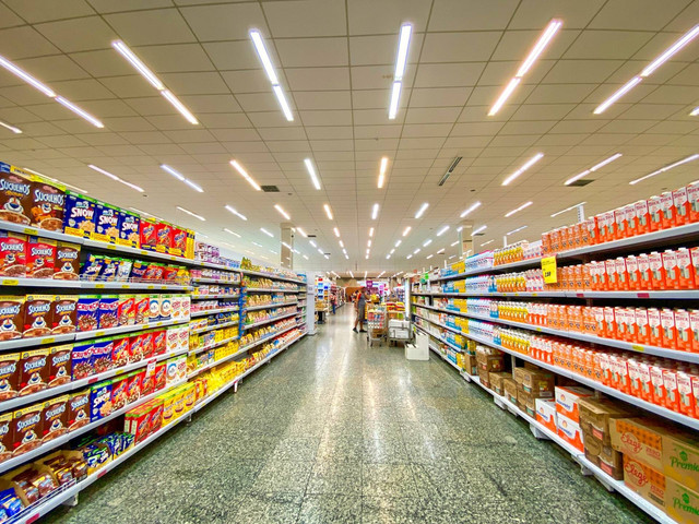 Supermarket di Jakarta Selatan, Foto Hanya Ilustrasi, Bukan Tempat Sebenarnya. Sumber Unsplash Nathalia Rosa