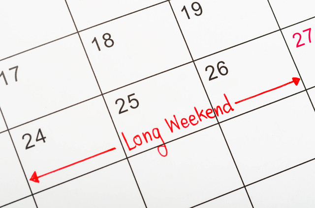 Ilustrasi Long Weekend. Foto: PENpics Studio/Shutterstock