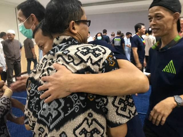 Pelukan seorang sahabat, foto : Wonglanang 