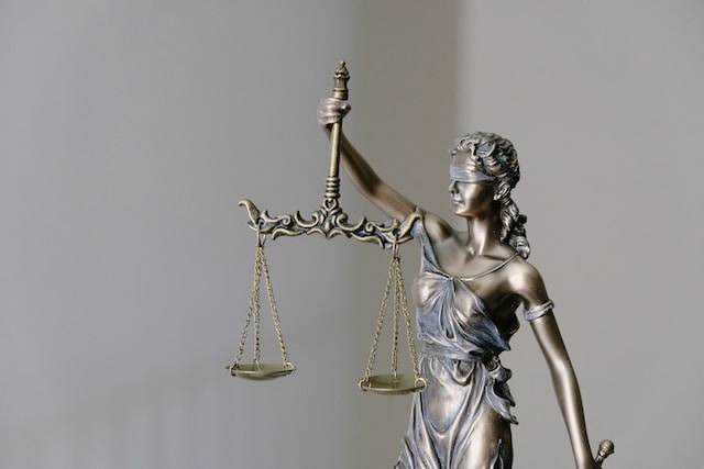 Ilustrasi Pengertian Hukum Tata Negara. Sumber: Unsplash/Tingey Injury Law Firm