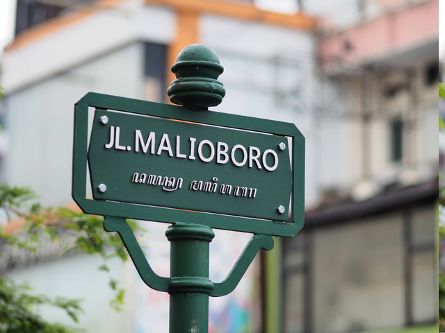 Foto Jalan Malioboro Yogyakarta. Sumber: https://unsplash.com/