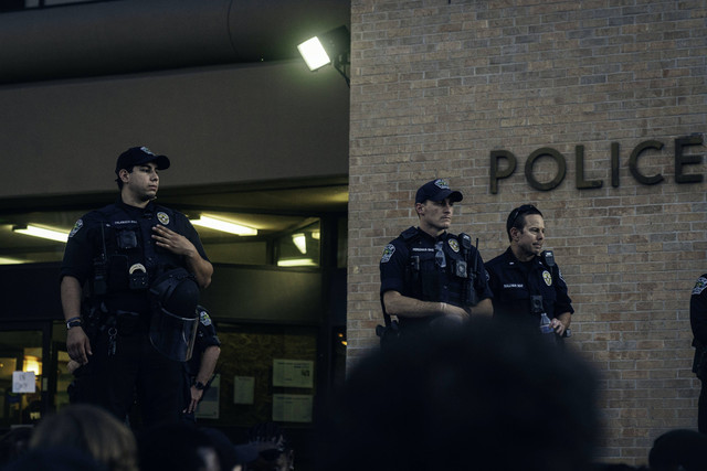 Ilustrasi Ucapan Selamat Jadi Polisi, Foto: Unsplash/Charles Fair