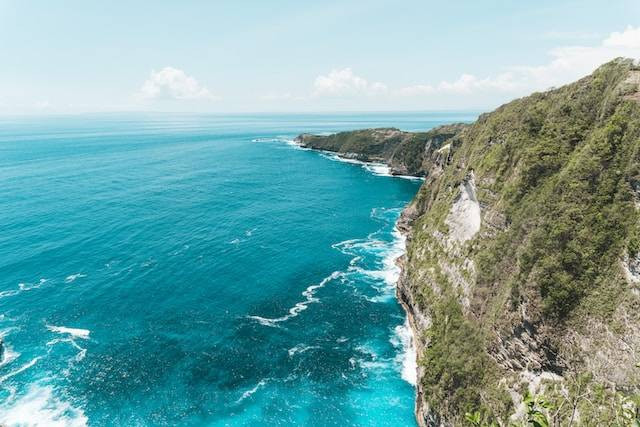 Rekomendasi Wisata di Nusa Ceningan Bali. Foto hanya ilustrasi bukan tempat sebenarnya. Sumber foto: Unsplash.com/Polina Kuzovkova