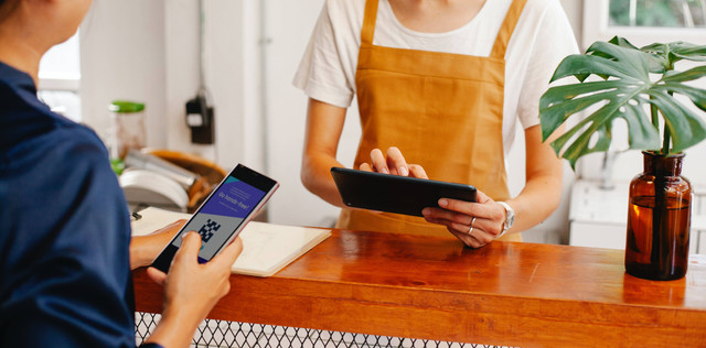 QRIS adalah salah satu metode pembayaran yang memudahkan proses transaksi nontunai. Foto: Pexels.com