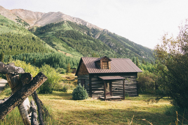 Kampung Pitu. Foto hanya ilustrasi bukan gambar sebenarnya. Sumber: Unsplash/ Mike Petrucci. 