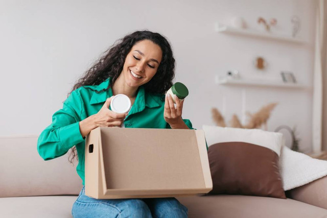 Ilustrasi beli skincare lokal. Foto: Shutterstock.  