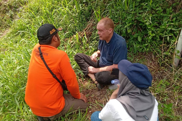 Seorang WNA asal Finlandia berinisial EAR sempat hilang ditemukan di kawasan wisata Kaliurang, Kabupaten Sleman, Selasa (26/12/2023). Foto: Sar Satlinmas Kaliurang