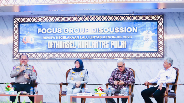 Kakorlantas Polri, Jasa Raharja, dan Komite Nasional Keselamatan Transportasi (KNKT) dalam FGD Review Kecelakaan Menonjol Tahun 2023 di Gedung NTMC Korlantas Polri pada Rabu (20/12/2023). Foto: Jasa Raharja