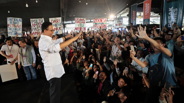 Capres Anies Baswedan dalam acara Desak Anies di Aming Coffee Podomoro, Pontianak, Kalimantan Barat, Selasa (26/12/2023). Foto: Dok. Istimewa
