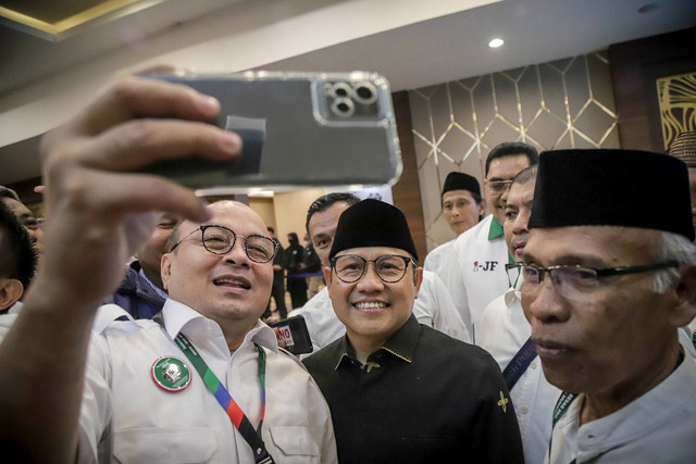 Cawapres nomor urut 1, Muhaimin Iskandar alias Cak Imin, hadir pada acara Deklarasi Dukungan Keluarga Besar HMI kepada Anies- Cak Imin, di Lippo Kuningan, Jakarta Selatan, Rabu (27/12/2023). Foto: Jamal Ramadhan/kumparan