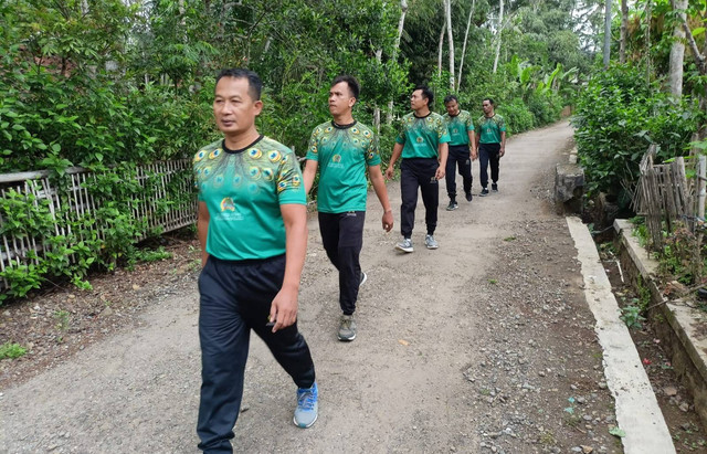 Langkah Sehat Bersama: Jalan Santai, Komitmen Utama Personel Kodim 0806/Trenggalek