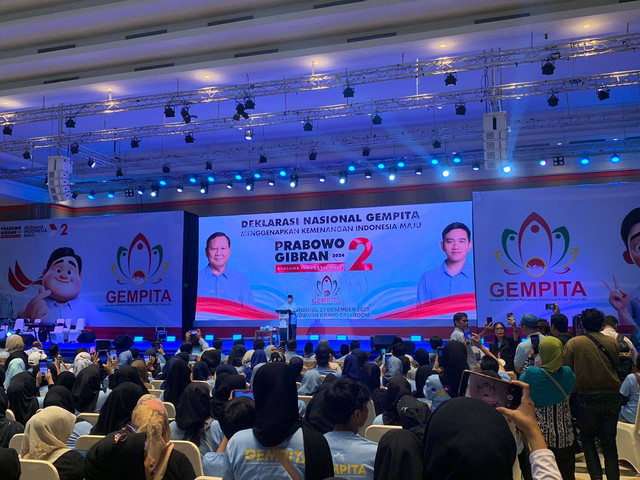 Capres nomor urut 2 Prabowo Subianto hadiri deklarasi dukungan dari Gempita (Gerakan Muslim Persatuan Indonesia Cinta Tanah Air) di Gedung Jenderal Sudirman, Kota Bandung, Jawa Barat, Rabu (27/12/2023). Foto: Luthfi Humam/kumparan
