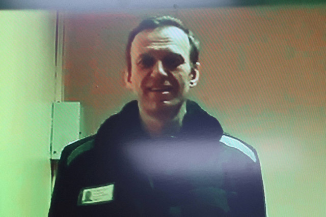 Politisi oposisi Rusia Alexei Navalny saat menjalani hukuman setelah dinyatakan bersalah atas pelanggaran pembebasan bersyarat, penipuan, dan penghinaan terhadap tuntutan pengadilan, di kota Kovrov, Rusia, 7 Oktober 2022. Foto: Yulia Morozova/REUTERS