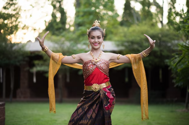 https://www.freepik.com/free-photo/beautiful-woman-wearing-typical-thai-dress_3654344.htm#query=Tari%20Beskalan&position=7&from_view=search&track=ais&uuid=e63eb948-4173-4b1f-86bc-9b812db6b10f