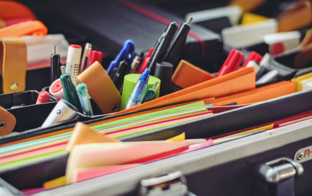 Toko atk bandung. Foto hanya ilustrasi, bukan tempat sebenarnya. Sumber: Unsplash/Tim Gouw