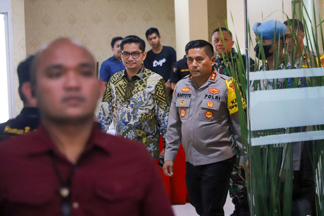 Kapolda Metro Jaya Irjen Pol Karyoto tiba untuk menyampaikan konferensi pers Rilis Akhir Tahun di Balai Pertemuan Metro Jaya, Kamis (28/22/2023). Foto: Iqbal Firdaus/kumparan