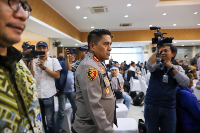 Kapolda Metro Jaya Irjen Pol Karyoto tiba untuk menyampaikan konferensi pers Rilis Akhir Tahun di  Balai Pertemuan Metro Jaya, Kamis (28/22/2023). Foto: Iqbal Firdaus/kumparan
