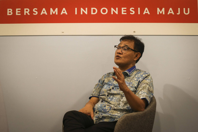 Wakil Ketua Dewan Pakar Tim Kampanye Nasional (TKN) Prabowo-Gibran, Budiman Sudjatmiko menjawab pertanyaan saat wawancara khusus dengan Lembaga Kantor Berita Nasional Antara di Jakarta, Kamis (28/12/2023). Foto: ANTARA FOTO/Rivan Awal Lingga
