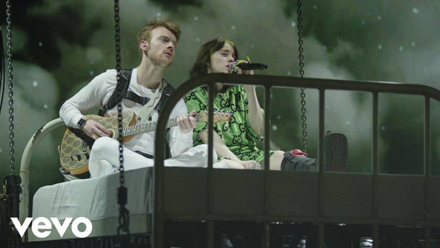 Ilustrasi cuplikan live performance Billie Eilish saat membawakan lagu I Love You. Foto: YouTube/BillieEilishVEVO