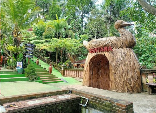 Pintu masuk Taman Wisata Sentana, Sumber: Dokumen Pribadi