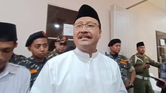 Sekretaris Jenderal Pengurus Besar Nahdlatul Ulama, Saifullah Yusuf, atau Gus Ipul usai menghadiri acara Jawa Timur Bershalawat di Jatim Expo, Surabaya, Kamis (28/12/2023). Foto: Farusma Okta Verdian/kumparan