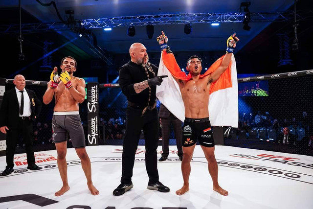 Eperaim Ginting saat pertarungan Cage Warriors 165 di San Diego, Amerika Serikat, pada Desember 2023. Foto: Leon Sandoval