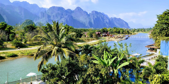 Menggali Keindahan dan Petualangan di Vang Vieng, Laos