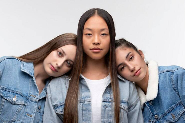 Sumber: Image by <a href="https://www.freepik.com/free-photo/portrait-young-teenage-girls-posing-together_21154102.htm#page=2&query=three%20siblings&position=27&from_view=keyword&track=ais&uuid=ec0596c2-3df2-4eba-881c-9af9f51b4607">Freepik</a>