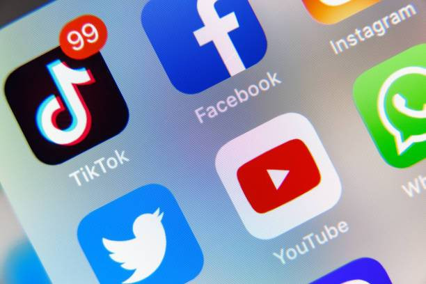 Youtube dan Tiktok. foto : iStock