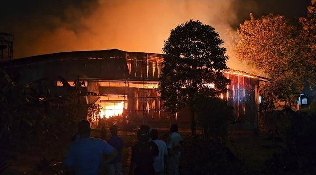 Kebakaran di Gudang Penyimpanan Kapas Citeureup Foto: kumparan