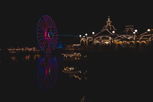 Malang Night Paradise Indoor atau Outdoor. Foto: Unsplash/Marcus Lewis