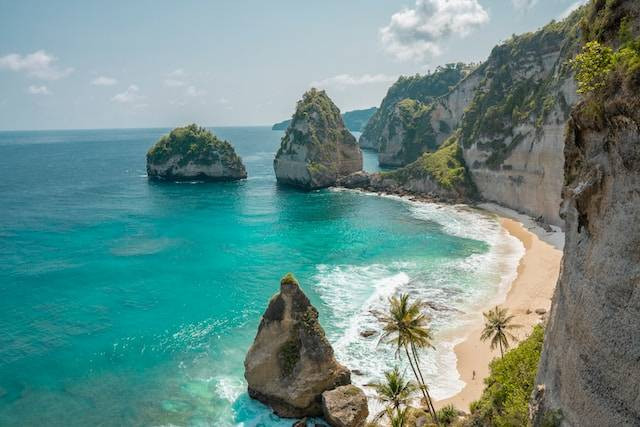 Nusa Penida, tempat honeymoon di Bali. Sumber: Alfiano Sutianto / Unsplash