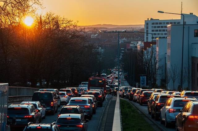 Ilustrasi cara mengatasi commuting stress. Sumber: pixabay