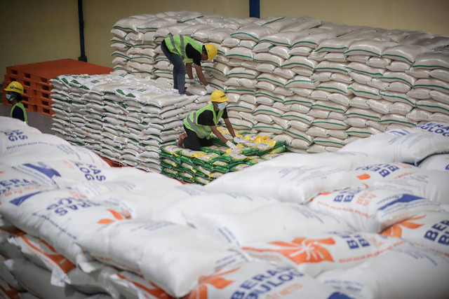 Suasana kompleks pergudangan modern Perum BULOG di kawasan Kelapa Gading, Jakarta. Foto: Jamal Ramadhan/kumparan