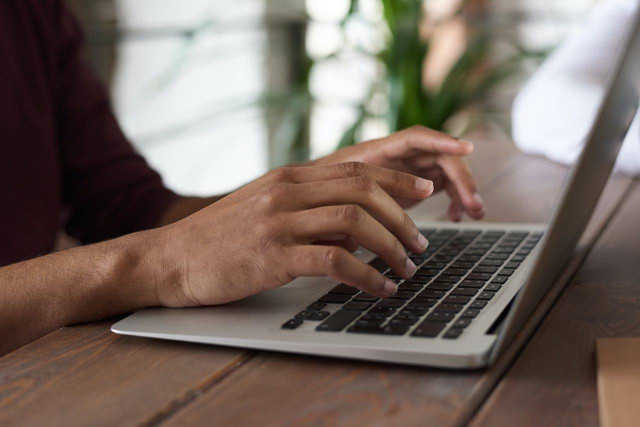 Gambar dari Susunan laporan praktikum. Sumber: pexels.com/fauxels