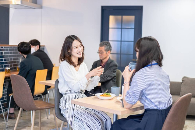 Ilustrasi kantin kantor yang nyaman. Foto: maroke/Shutterstock