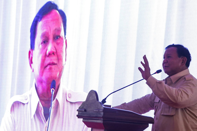 Menteri Pertahanan Prabowo Subianto memberikan sambutan saat peresmian dan penyerahan proyek bantuan air bersih di Karanganyar, Jampang Kulon, Kabupaten Sukabumi, Jawa Barat, Sabtu (30/12/2023). Foto: Henry Purba/ANTARA FOTO