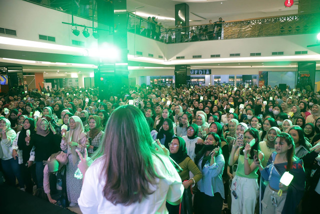 Keseruan acara kumparan Hangout Noraebang edisi spesial NCT 127, di Atrium F3, FX Sudirman, Jakarta, Sabtu (30/12/2023). Foto: Jamal Ramadhan/kumparan
